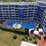 Marina Club بوموري