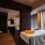 Marina Club بوموري