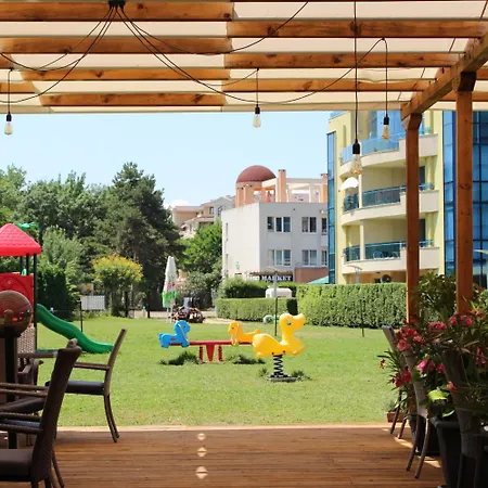 Marina Club Lejlighedshotel 4*